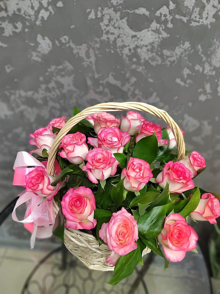 Цветочная композиция из Розы в корзине в Махмуде-Мектебе
