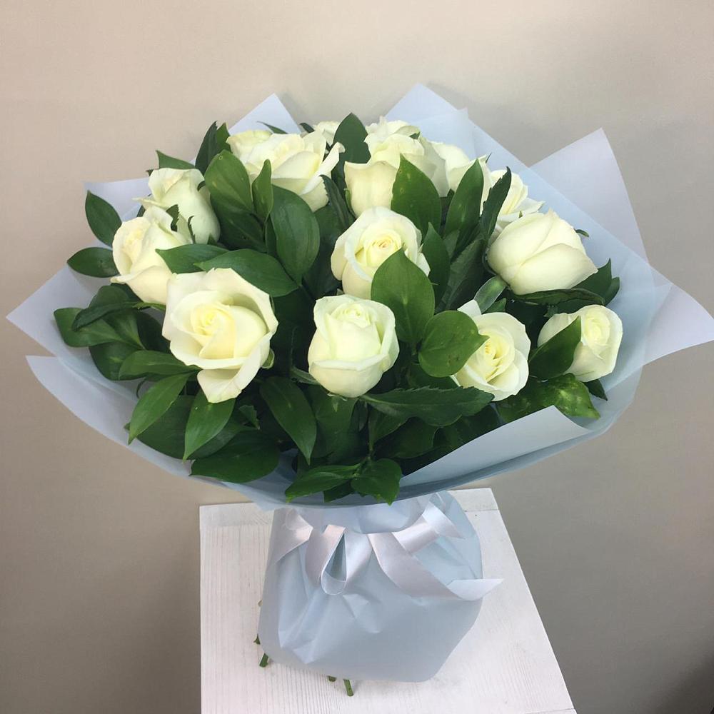 Букет 15 Белых роз Проуд в Махмуде-Мектебе