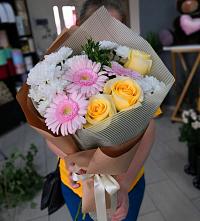 Букет цветов из:  Герберы, Розы и Хризантемы в Махмуде-Мектебе