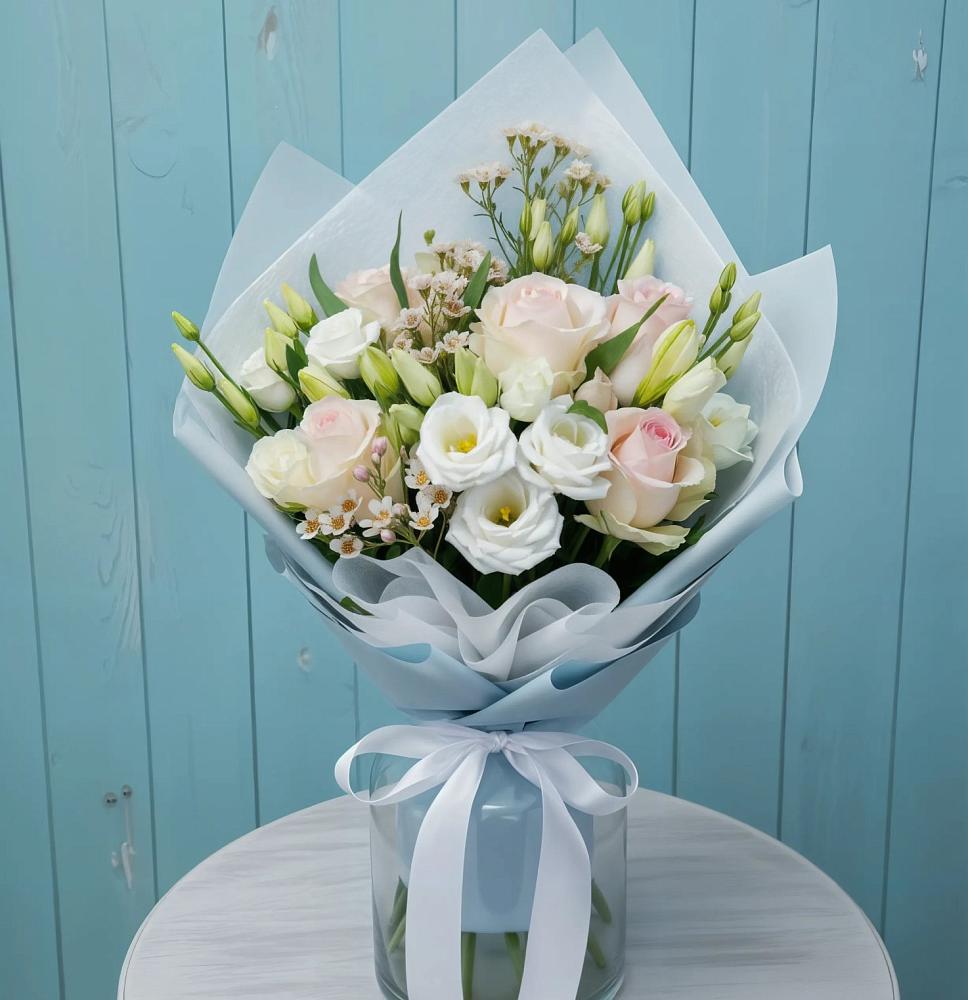 Букет цветов из: Розы и Лизиантусы в Махмуде-Мектебе