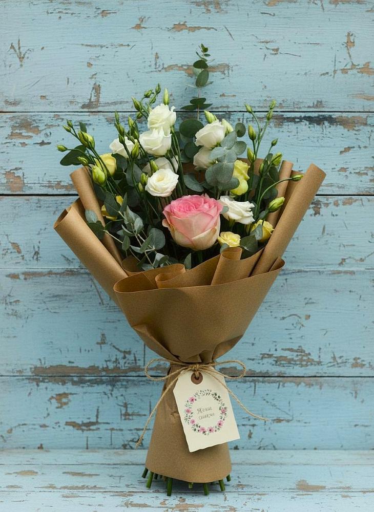 Букет цветов из: Розы и Лизиантусы в Махмуде-Мектебе