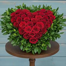 Цветочная композиция из Розы в виде сердца в Махмуде-Мектебе