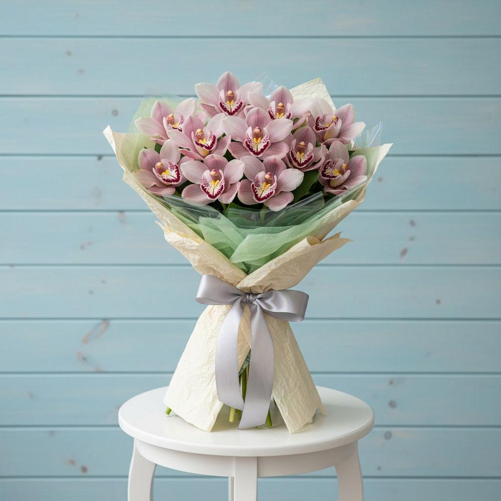 Букет цветов из: Орхидеи и Розы в Махмуде-Мектебе