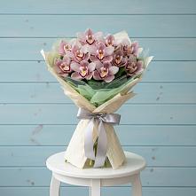 Букет цветов из:  Орхидеи и Розы в Махмуде-Мектебе