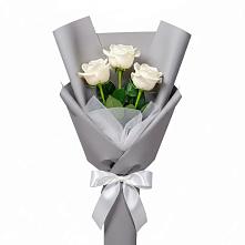 Букет 3 белые розы в Махмуде-Мектебе