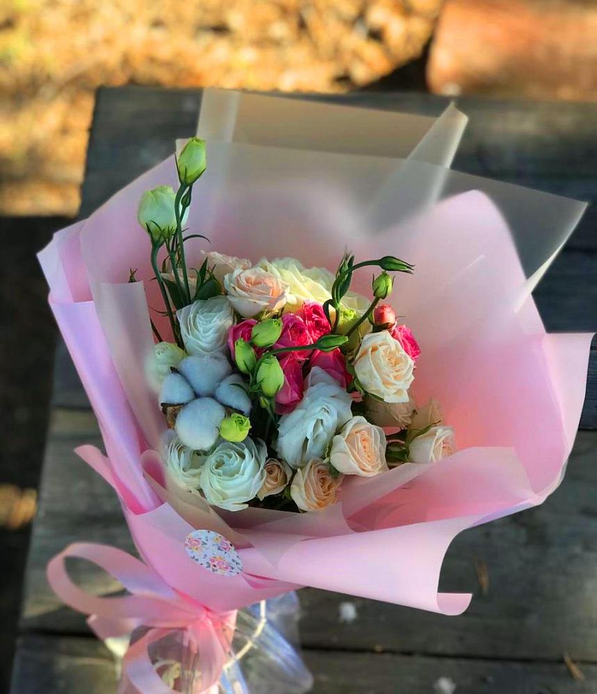 Букет цветов из: Розы и Лизиантусы в Махмуде-Мектебе