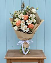 Букет цветов из:  Альстромерии, Лизиантусы, Розы и Хризантемы в Махмуде-Мектебе