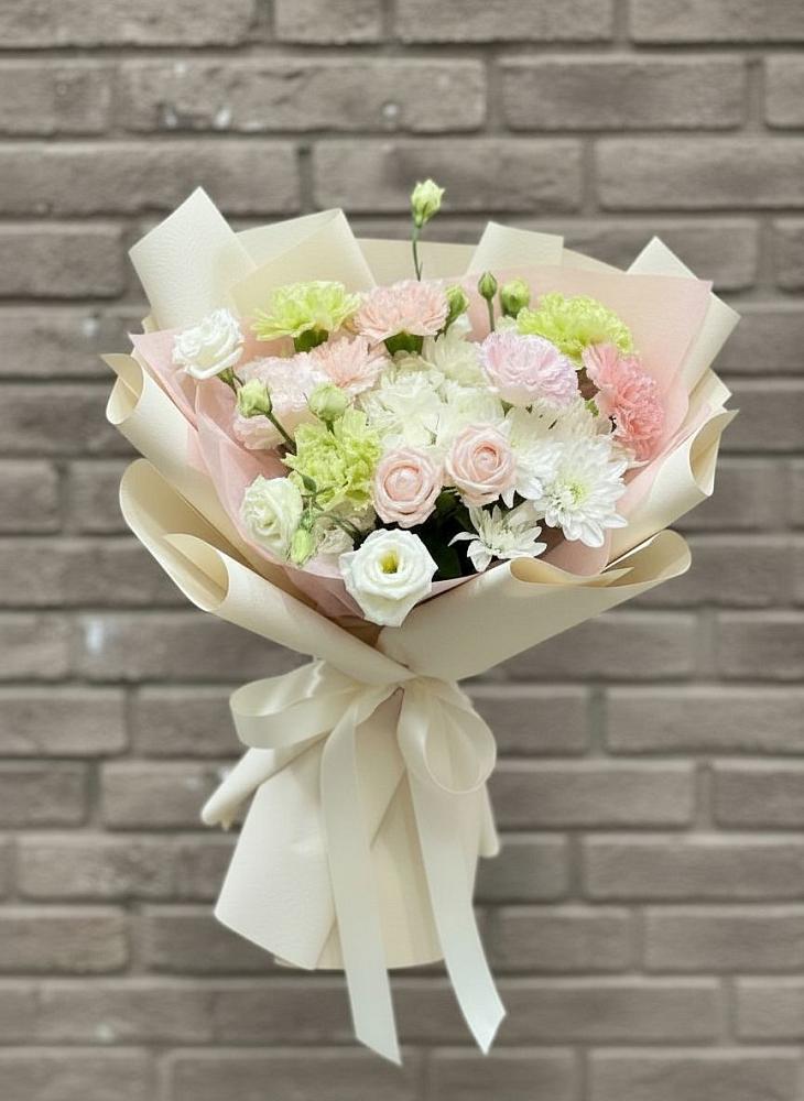 Букет цветов из: Гвоздики, Розы, Лизиантусы и Хризантемы в Махмуде-Мектебе