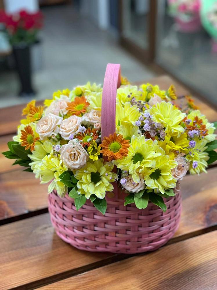 Цветочная композиция из Хризантемы и Розы в корзине в Махмуде-Мектебе
