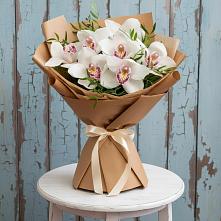 Букет цветов из:  Орхидеи и Розы в Махмуде-Мектебе