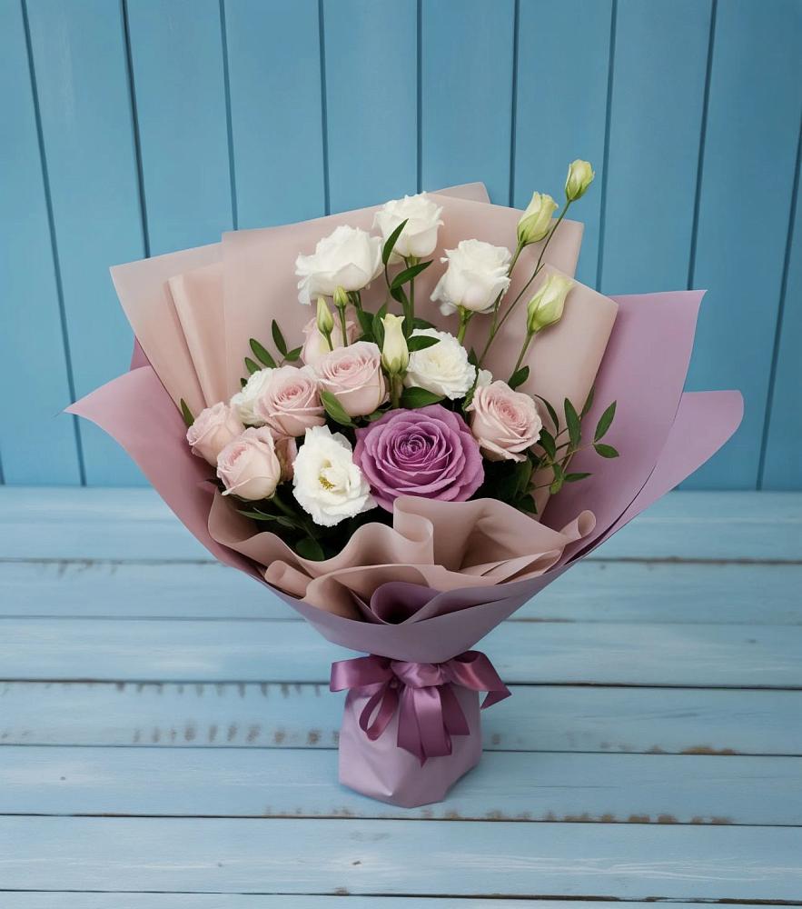 Букет цветов из: Розы и Лизиантусы в Махмуде-Мектебе